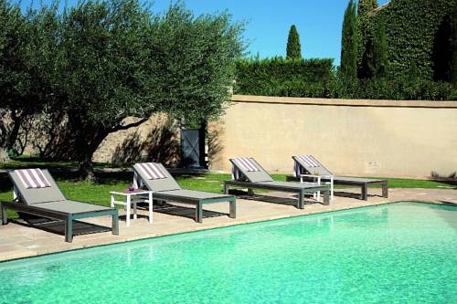 Heiliger Hilaire d'Ozilhan Frankreich Traveller Hotel Gutscheincode Booking.com